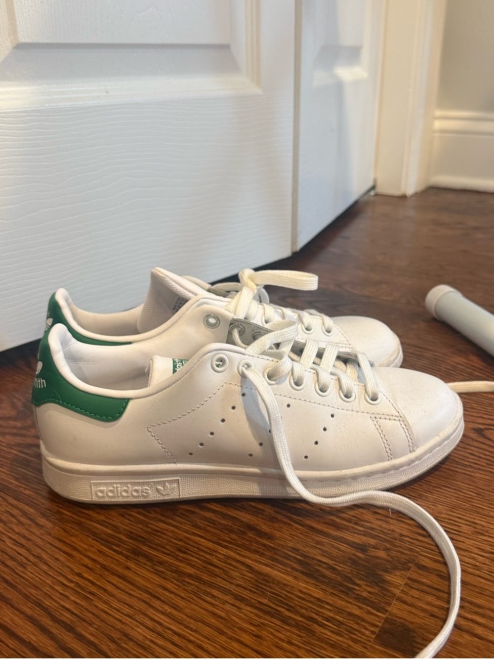 adidas women’s ' Stan Smith White/Green Leather Sneakers